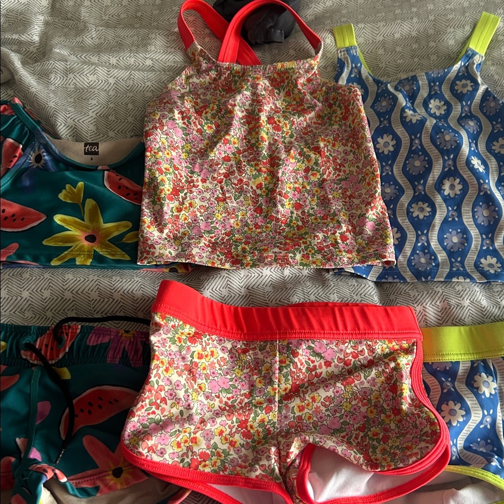 5 Girls Bathing Suits & Rashguard - 3 - Picture 8 of 12